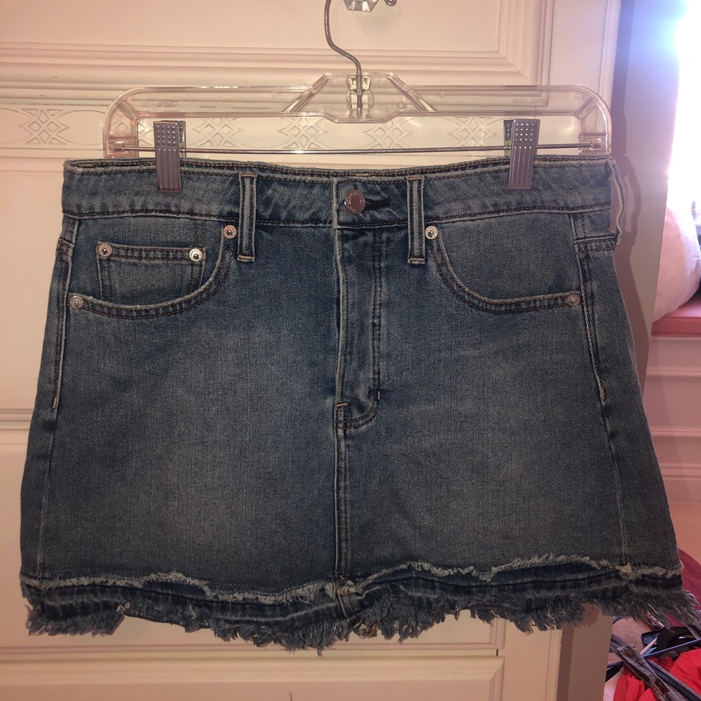 American Eagle distressed Jean skirt size 8